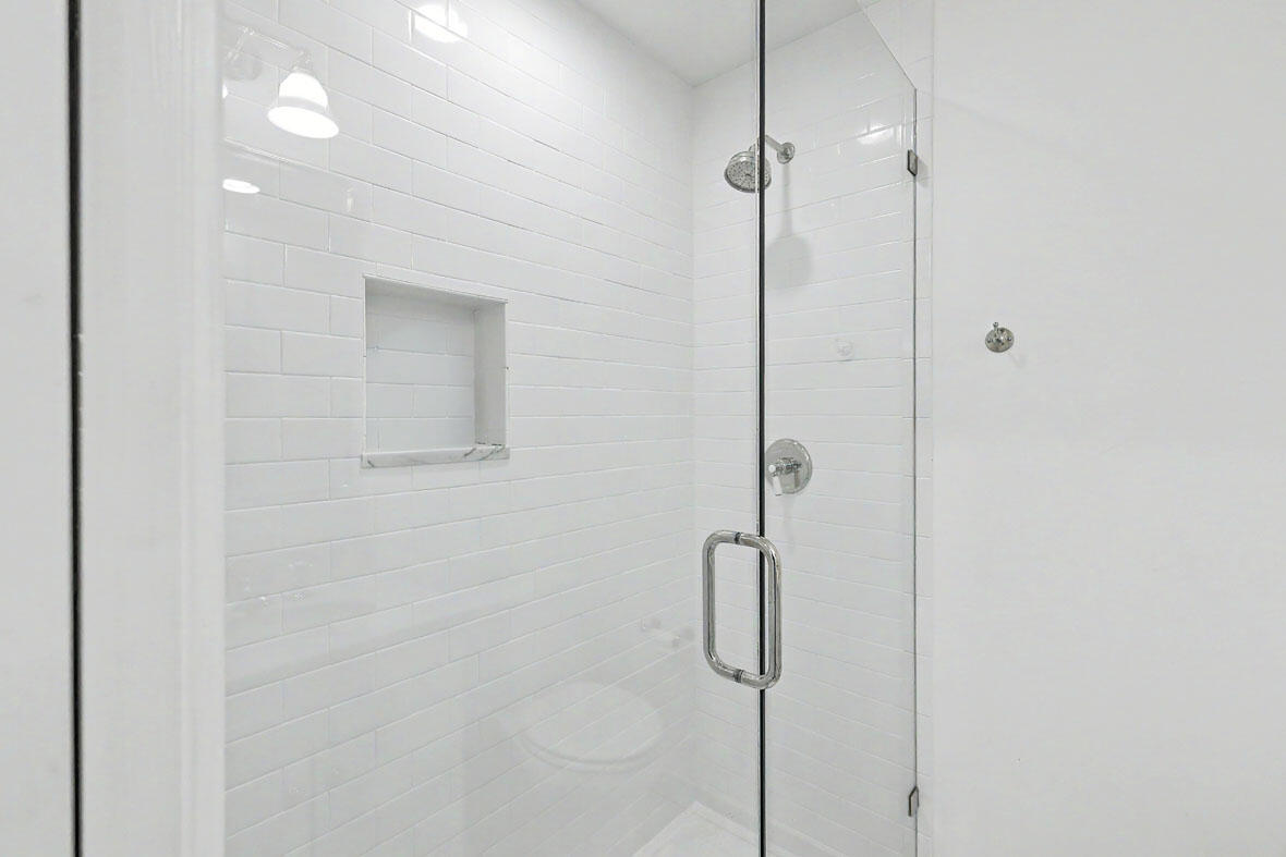 59 Church Street Charleston, SC 29401 - Photo 91 of 94 59 Church Street garden house shower