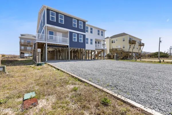 $1,250,000 | 2250 Island Drive, North Topsail Beach, NC 28460