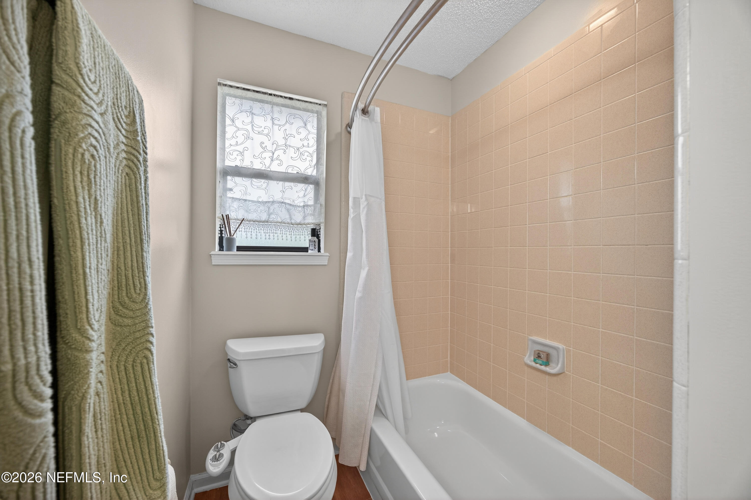 4537 Junction Drive Middleburg, FL 32068 - Photo 28 of 62 a bathroom with a toilet a sink and a bathtub