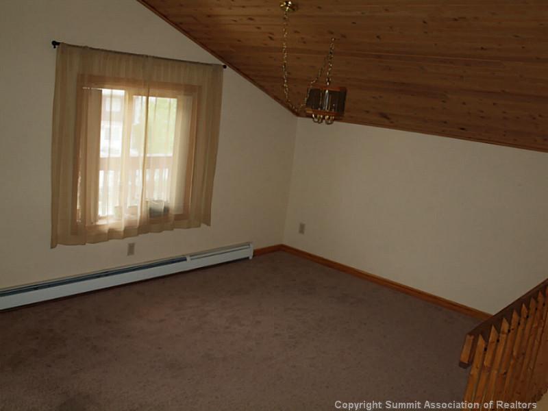 17 West Hansen Road Keystone, CO 80435 - Photo 16 of 25 Den/Family/Great Room. Upstairs Great room with direct views to the slopes