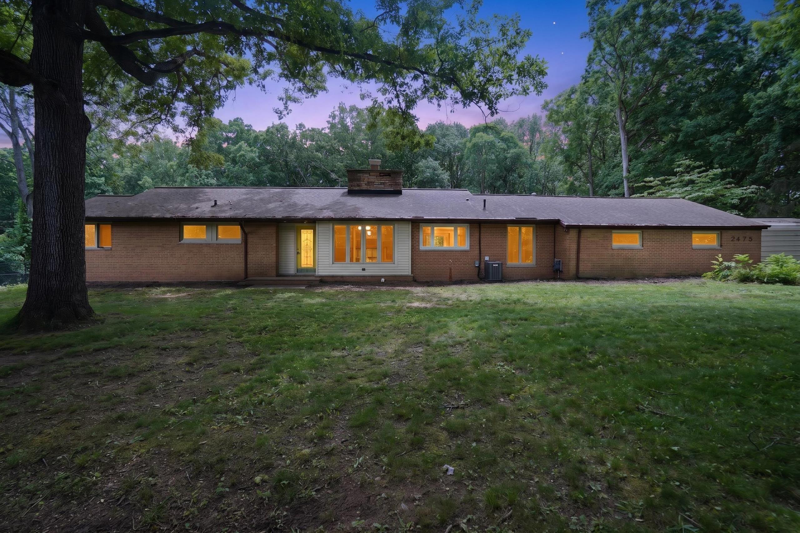 2475 Park Drive Jackson, MI 49203 - Photo 1 of 41 Park Dr front