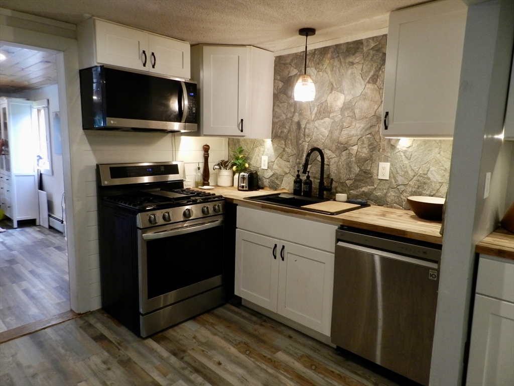 20 Moscow Road West Stockbridge, MA 01266 - Photo 2 of 22