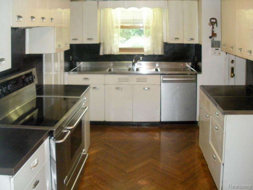 705 Westchester Road Grosse Pointe, MI 48230 - Photo 7 of 31 DSCN9112.jpg