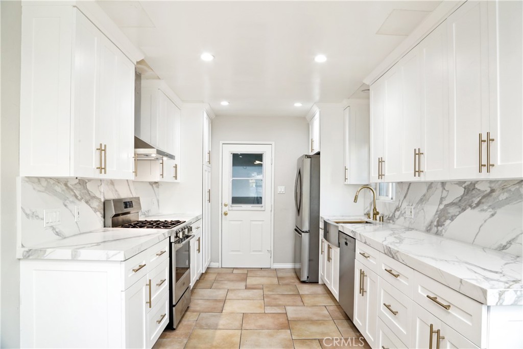 9305 Downey Avenue Downey, CA 90240 - Photo 13 of 45 KITCHEN