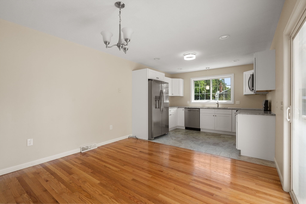 63 Hope Street Springfield, MA 01119 - Photo 6 of 36