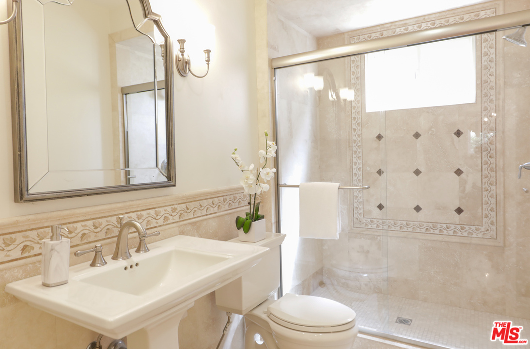 7974 West 79th Street Playa del Rey, CA 90293 - Photo 14 of 35 Gallery Image 14