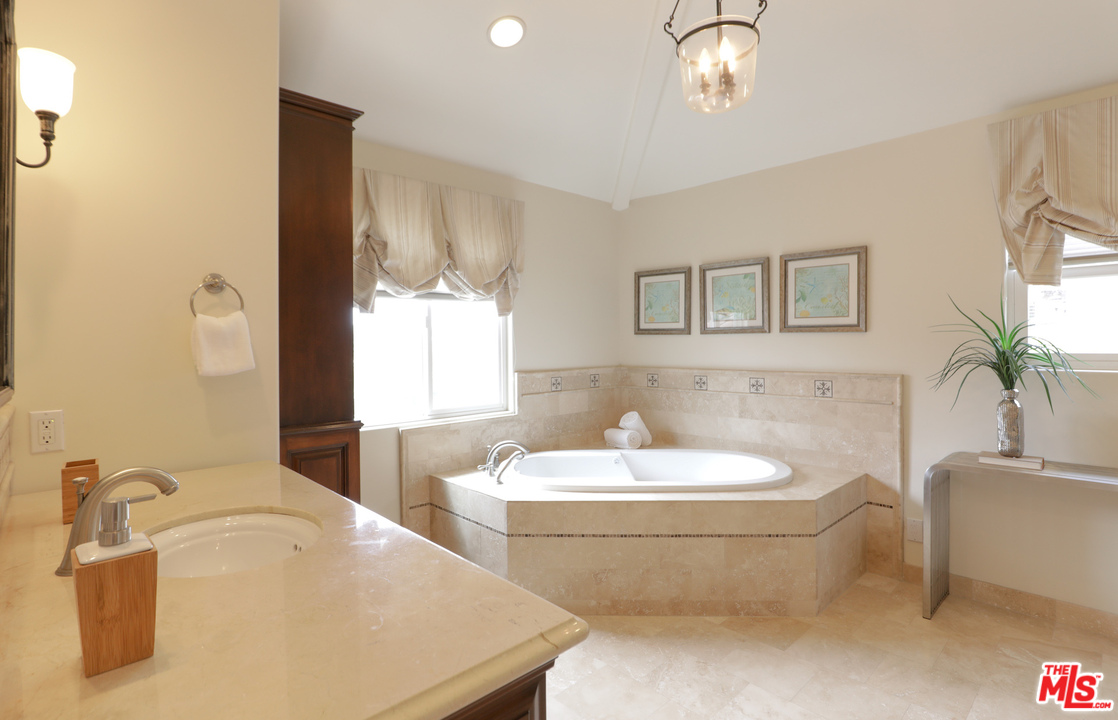 7974 West 79th Street Playa del Rey, CA 90293 - Photo 22 of 35 Gallery Image 22