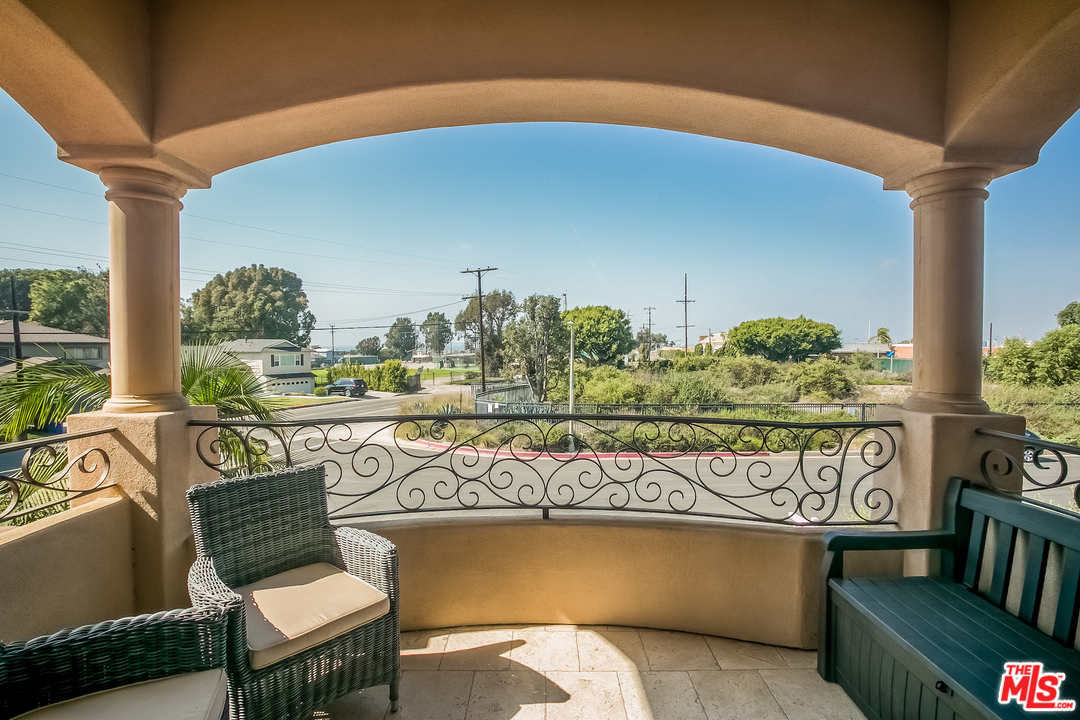 7974 West 79th Street Playa del Rey, CA 90293 - Photo 24 of 35 Gallery Image 24