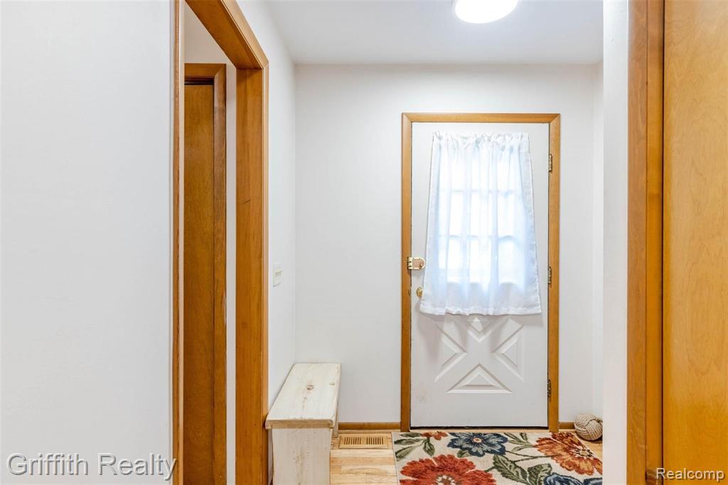 9217 Riverside Drive Brighton, MI 48116 - Photo 15 of 41