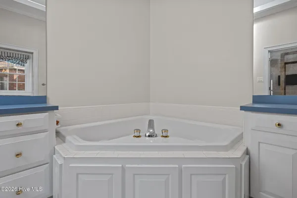 $850,000 | 301 Wexford Place, Trent Woods, NC 28562