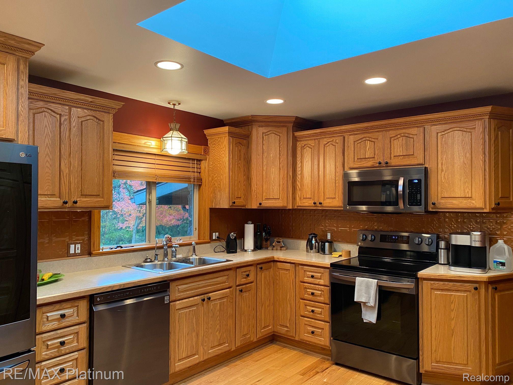 1880 Tooley Road Howell, MI 48843 - Photo 5 of 22 Kitchen