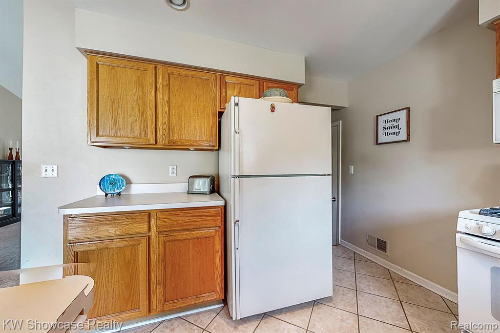 3615 Moberly Road Commerce Township, MI 48382 - Photo 11 of 28