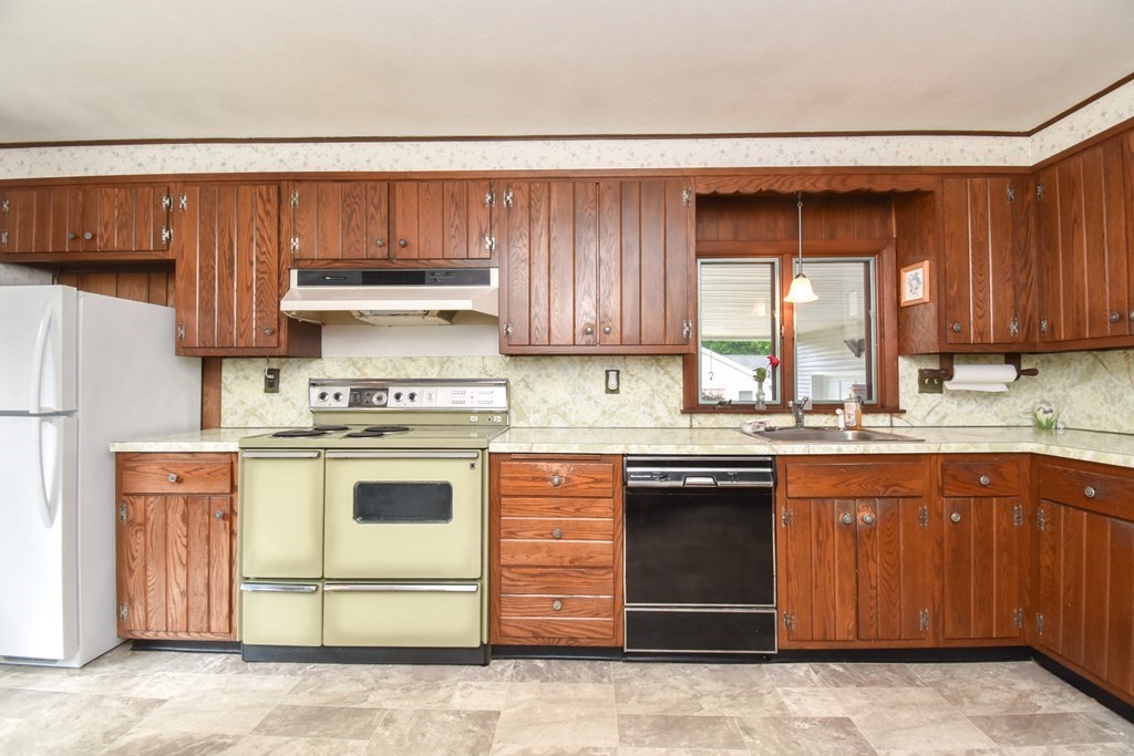 34 Candice Circle Springfield, MA 01107 - Photo 14 of 42 Gallery Image 14