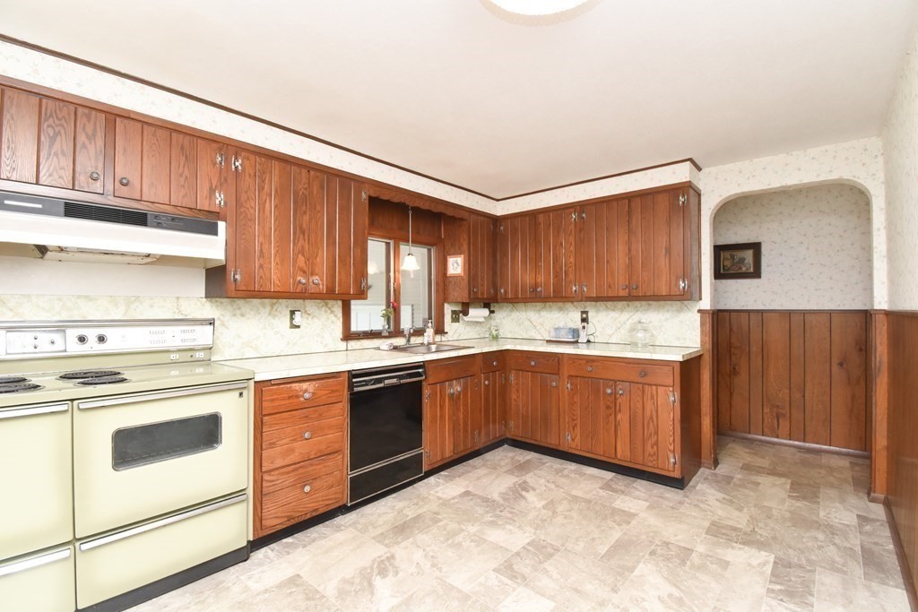34 Candice Circle Springfield, MA 01107 - Photo 17 of 42 Gallery Image 17