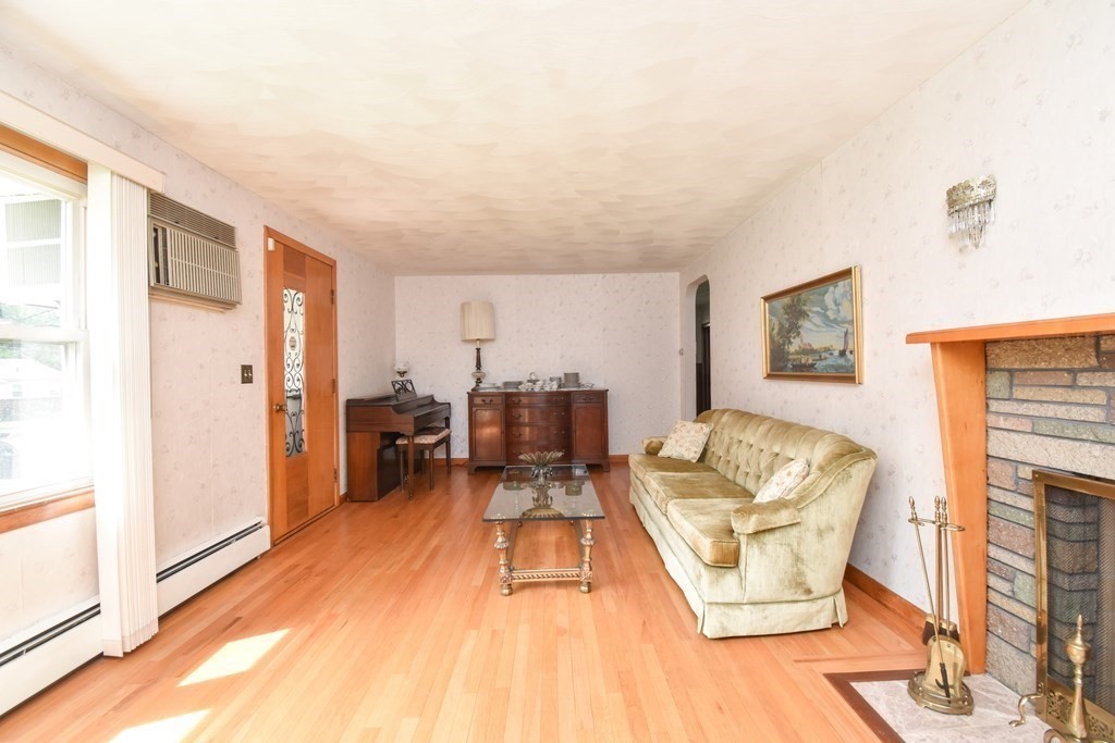 34 Candice Circle Springfield, MA 01107 - Photo 10 of 42 Gallery Image 10