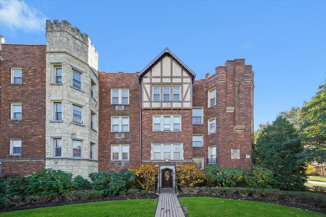 $199,999 | 10909 South Longwood Drive, Unit 3, Chicago, IL 60643