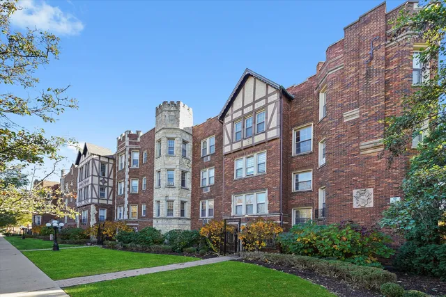 $199,999 | 10909 South Longwood Drive, Unit 3, Chicago, IL 60643