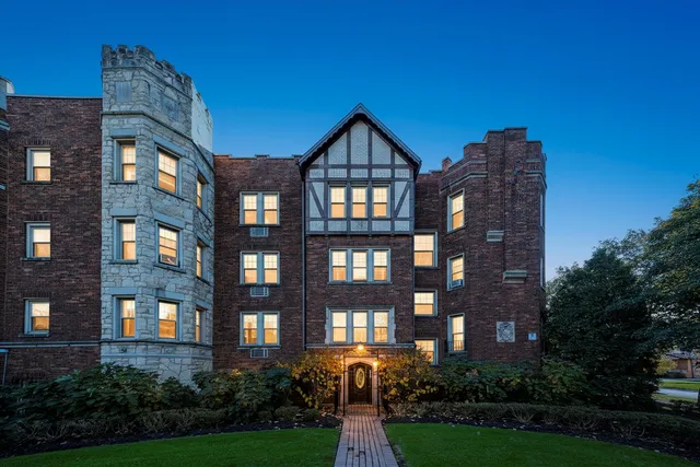 $199,999 | 10909 South Longwood Drive, Unit 3, Chicago, IL 60643