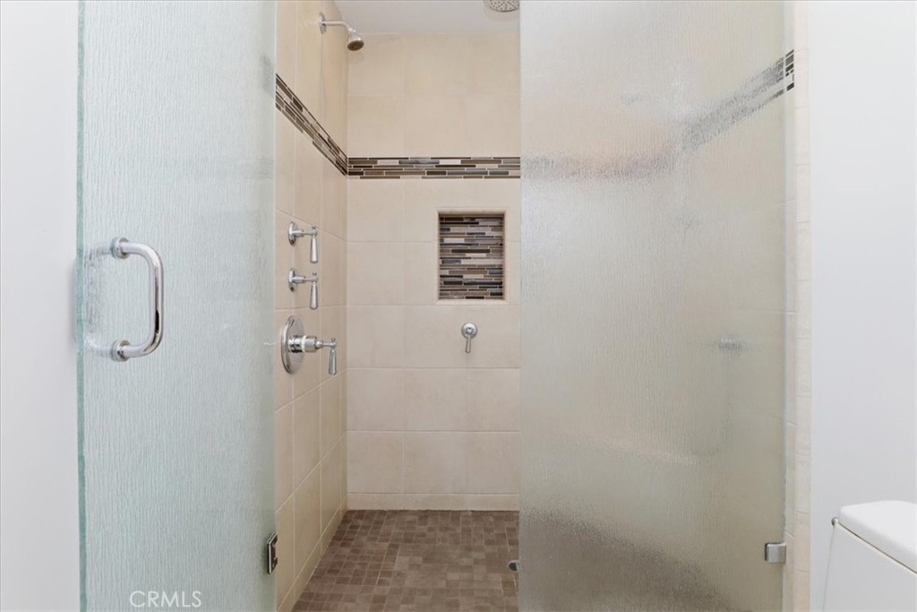 4729 Vía Tala Fallbrook, CA 92028 - Photo 25 of 51 Bathroom