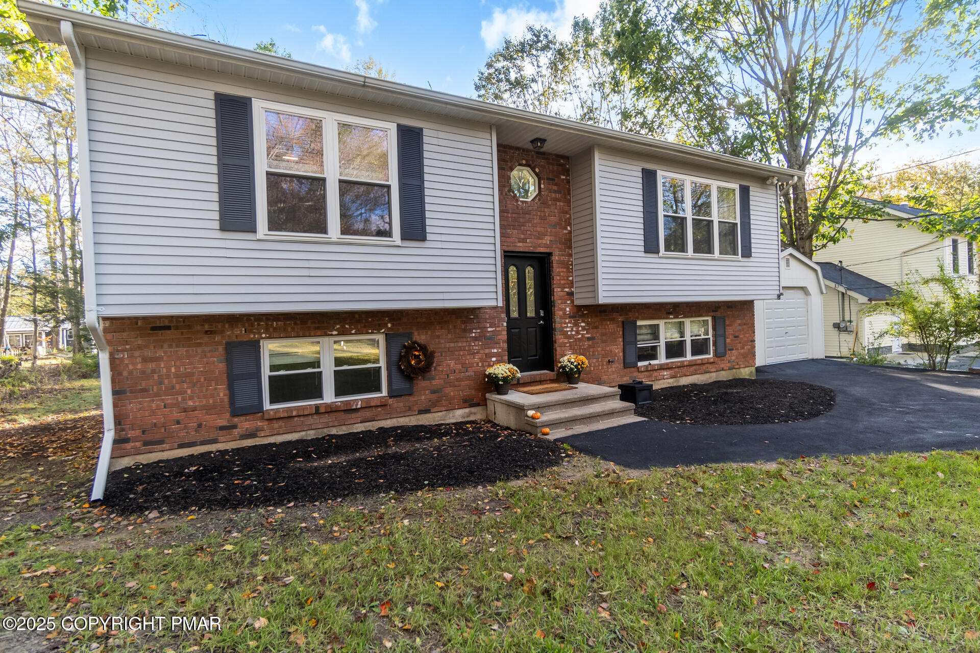 411 Alter Avenue Pocono Summit, PA 18346 - Photo 3 of 34 DSC05732