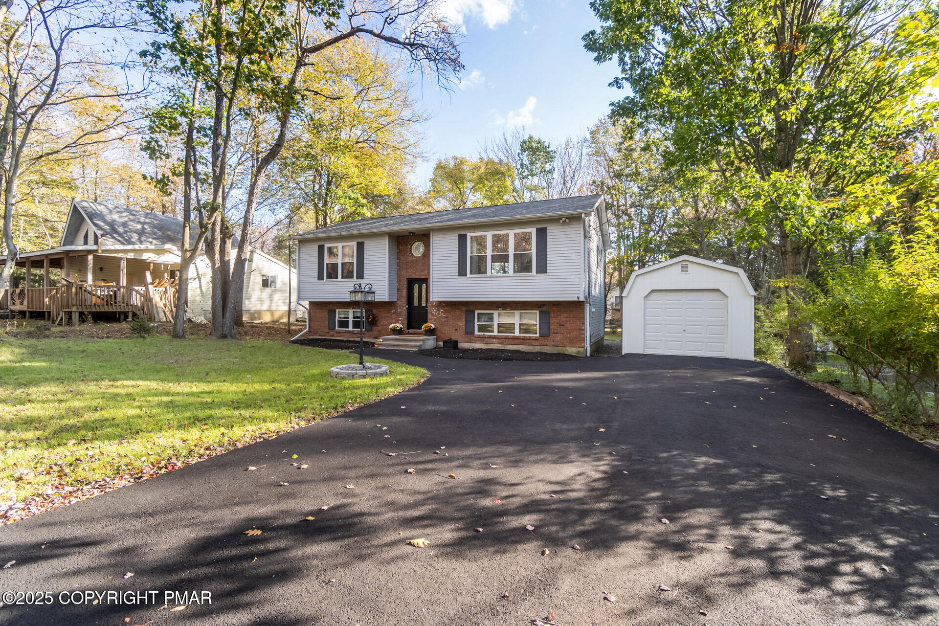 411 Alter Avenue Pocono Summit, PA 18346 - Photo 4 of 34 DSC05739