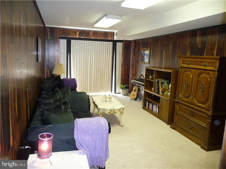 1992 Ambassador Street Philadelphia, PA 19115 - Photo 9 of 13 Family Room