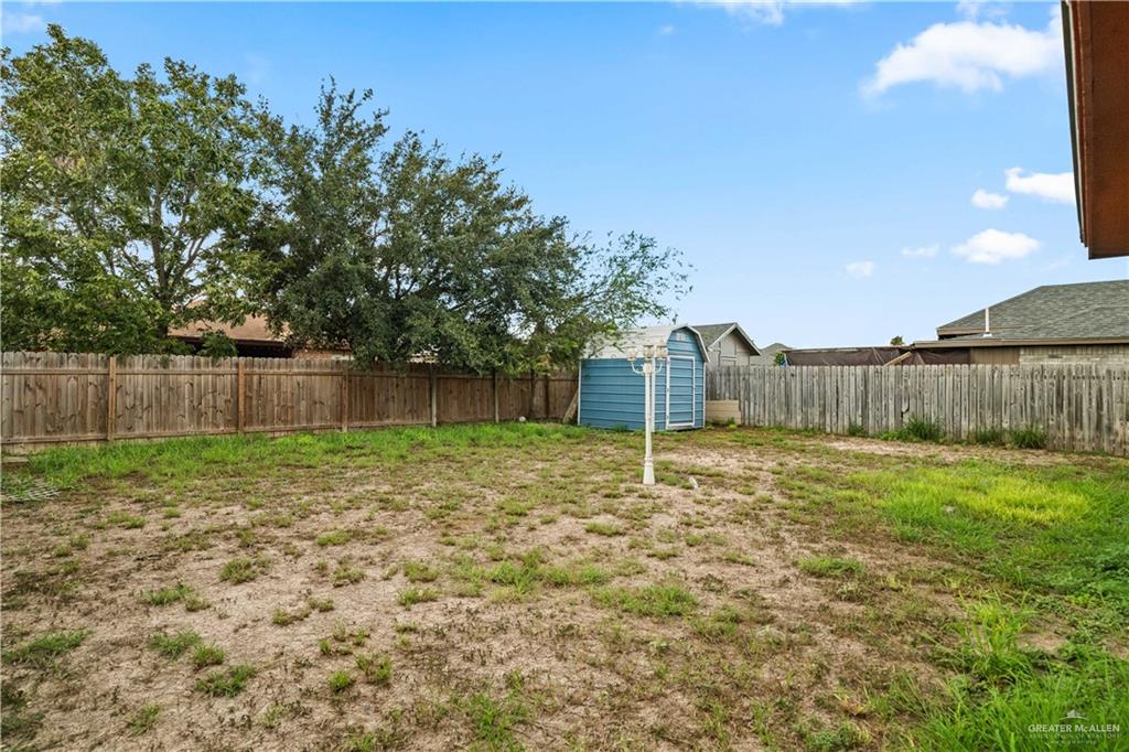 6402 South Mars Lane Pharr, TX 78577 - Photo 13 of 17 a backyard of a house
