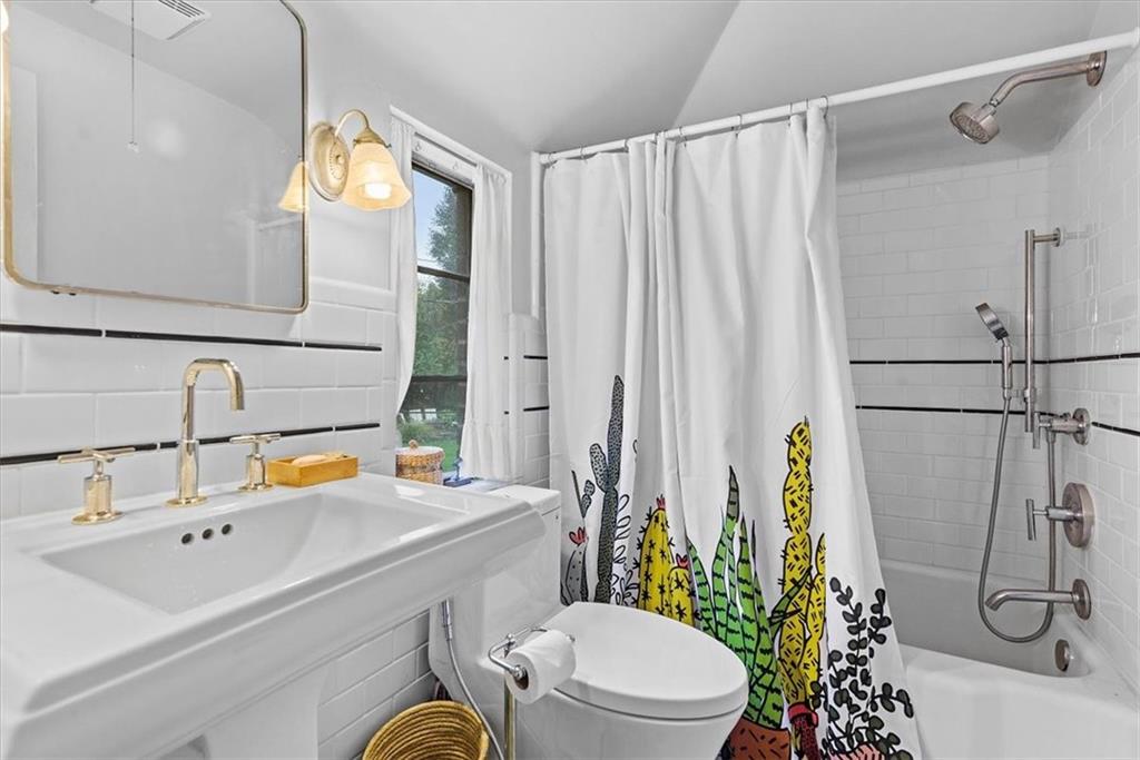 2026 Brookfield Road Pittsburgh, PA 15243 - Photo 17 of 25 a bathroom with a sink toilet and shower