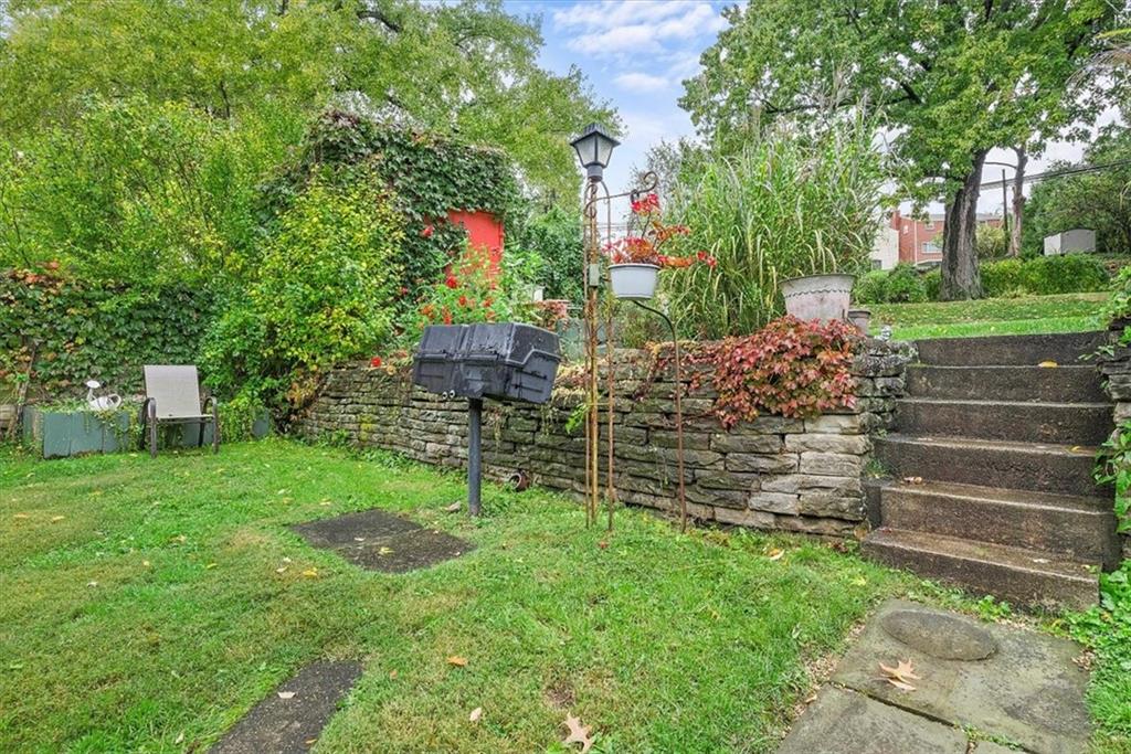 2026 Brookfield Road Pittsburgh, PA 15243 - Photo 21 of 25 a wooden fence with some plants