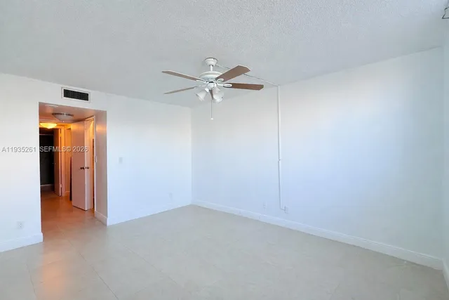 $1,750 | 1465 Northeast 123rd Street, Unit 404, North Miami, FL 33161