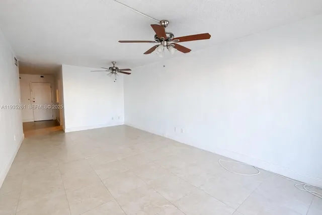 $1,750 | 1465 Northeast 123rd Street, Unit 404, North Miami, FL 33161