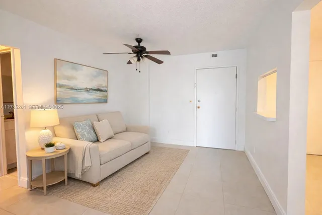 $1,750 | 1465 Northeast 123rd Street, Unit 404, North Miami, FL 33161