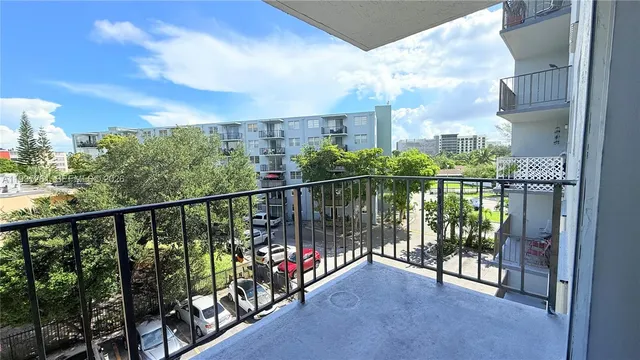 $1,750 | 1465 Northeast 123rd Street, Unit 404, North Miami, FL 33161