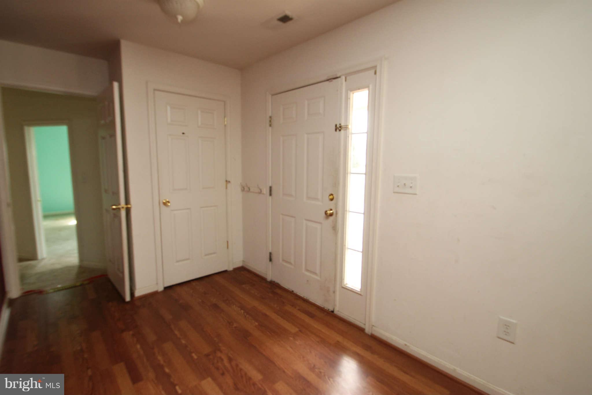 157 Choptank Road Stafford, VA 22556 - Photo 2 of 19 Entrance foyer