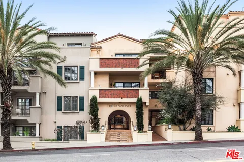 $1,295,000 | 851 North San Vicente Boulevard, Unit 115, West Hollywood, CA 90069