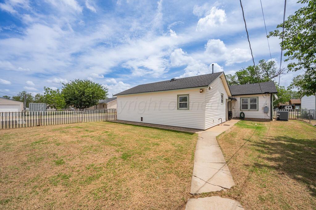 4000 Parker Street Amarillo, TX 79110 - Photo 23 of 25 backyard 2