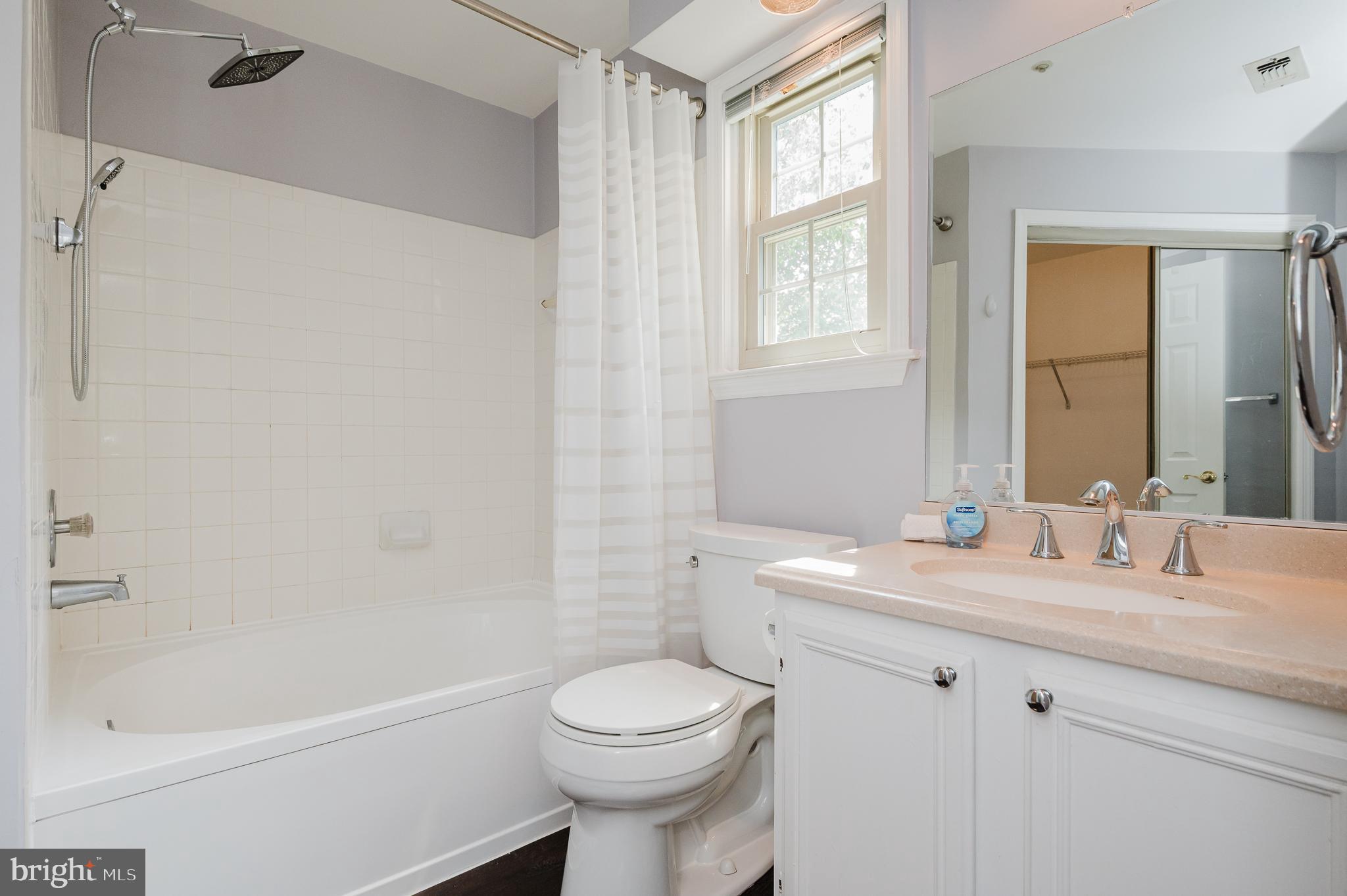 6830 H Hayley Ridge Way, Unit H Baltimore, MD 21209 - Photo 23 of 43 Primary Bath