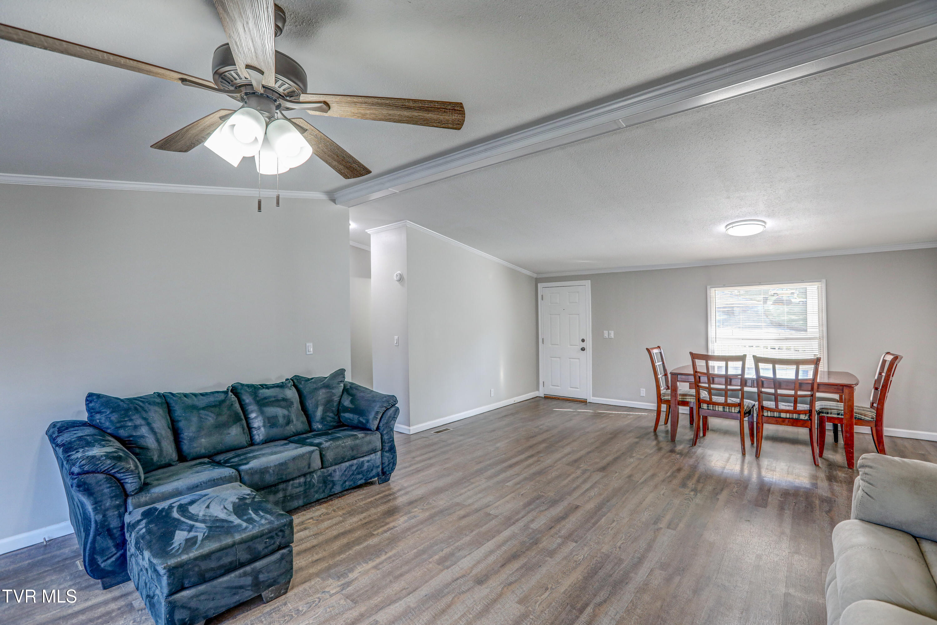 962 Meadow View Road Bristol, TN 37620 - Photo 11 of 38 B42A4709_10_11_12_13