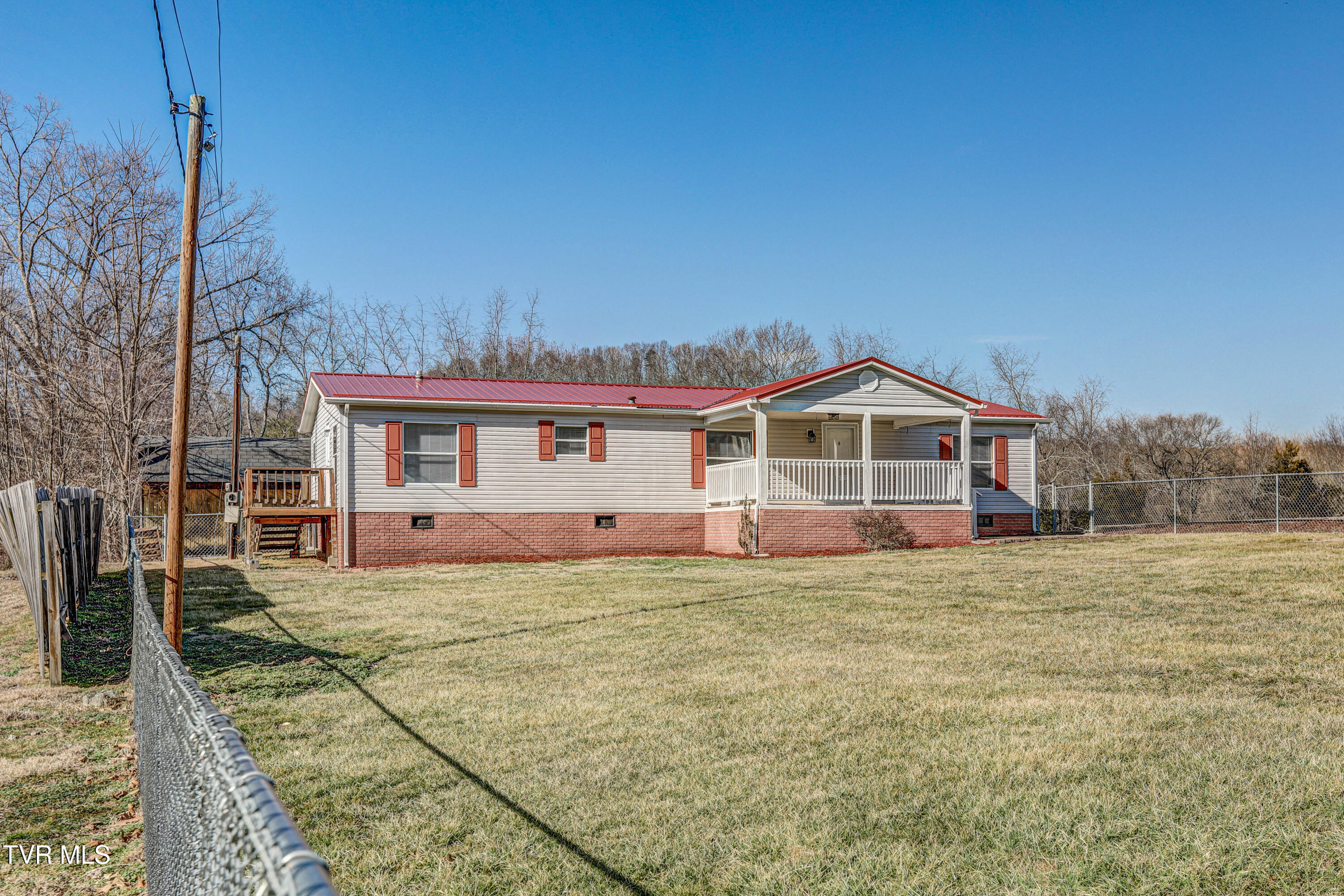 962 Meadow View Road Bristol, TN 37620 - Photo 2 of 38 B42A4659_60_61_62_63
