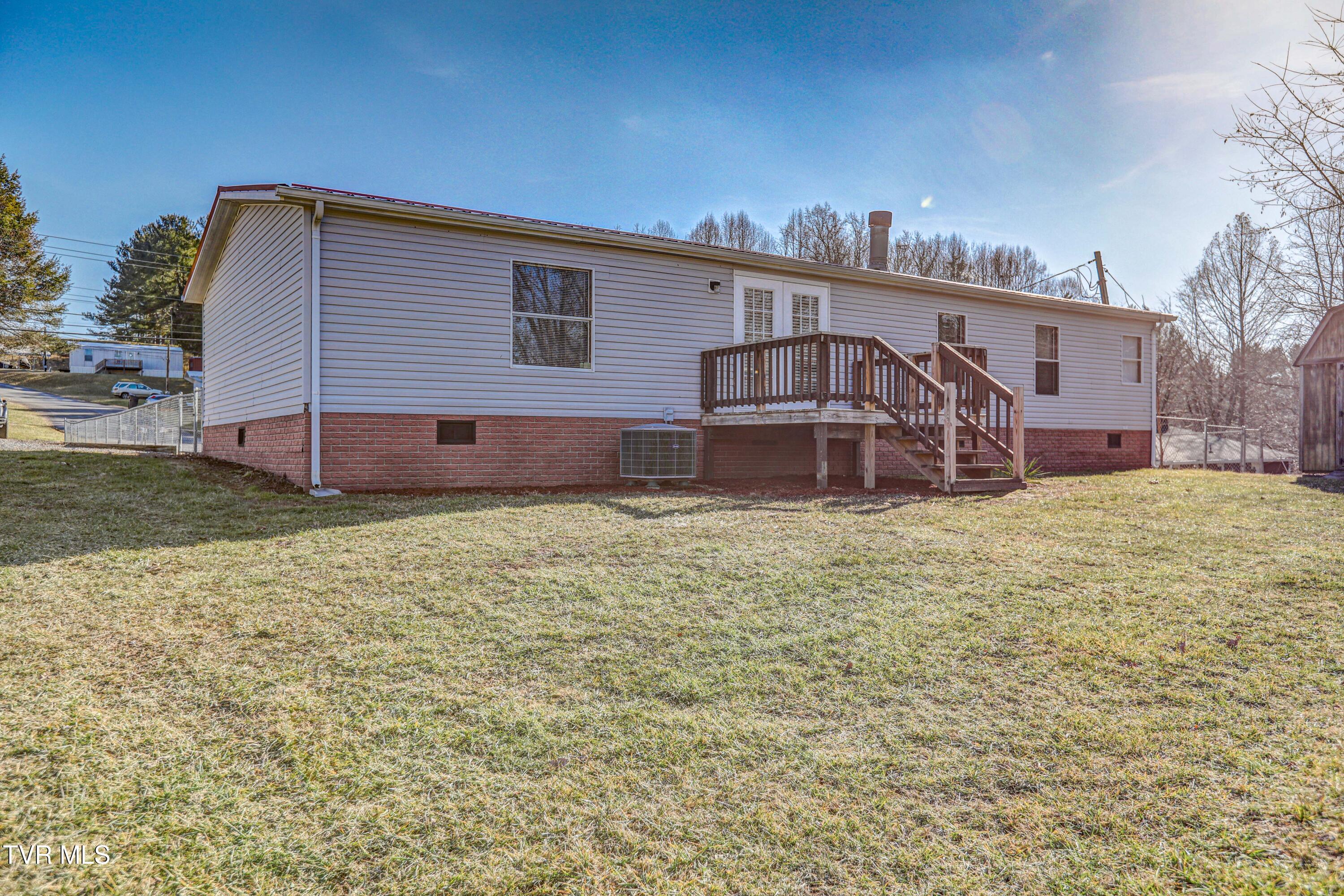 962 Meadow View Road Bristol, TN 37620 - Photo 4 of 38 B42A4669_70_71_72_73