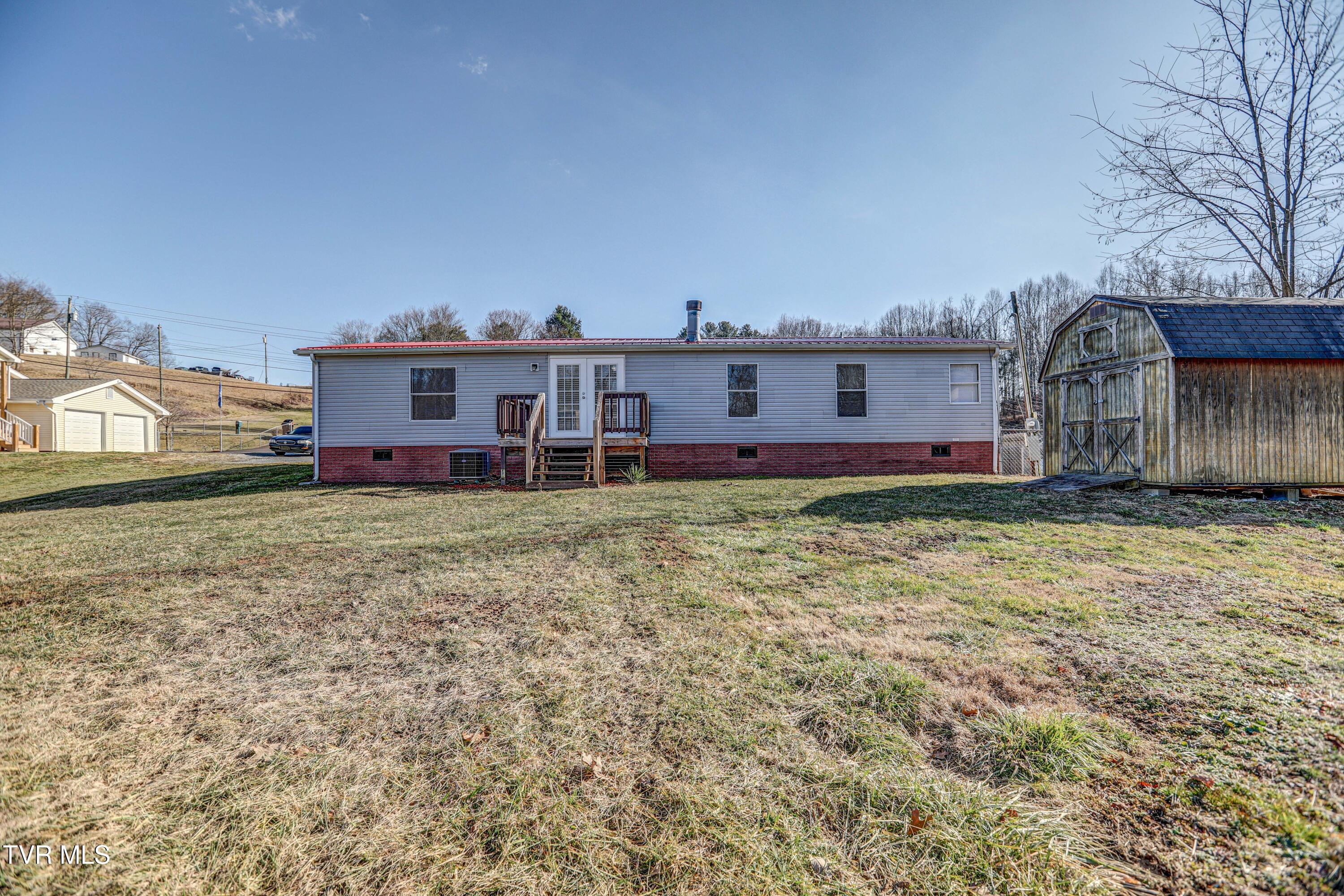962 Meadow View Road Bristol, TN 37620 - Photo 5 of 38 B42A4674_5_6_7_8