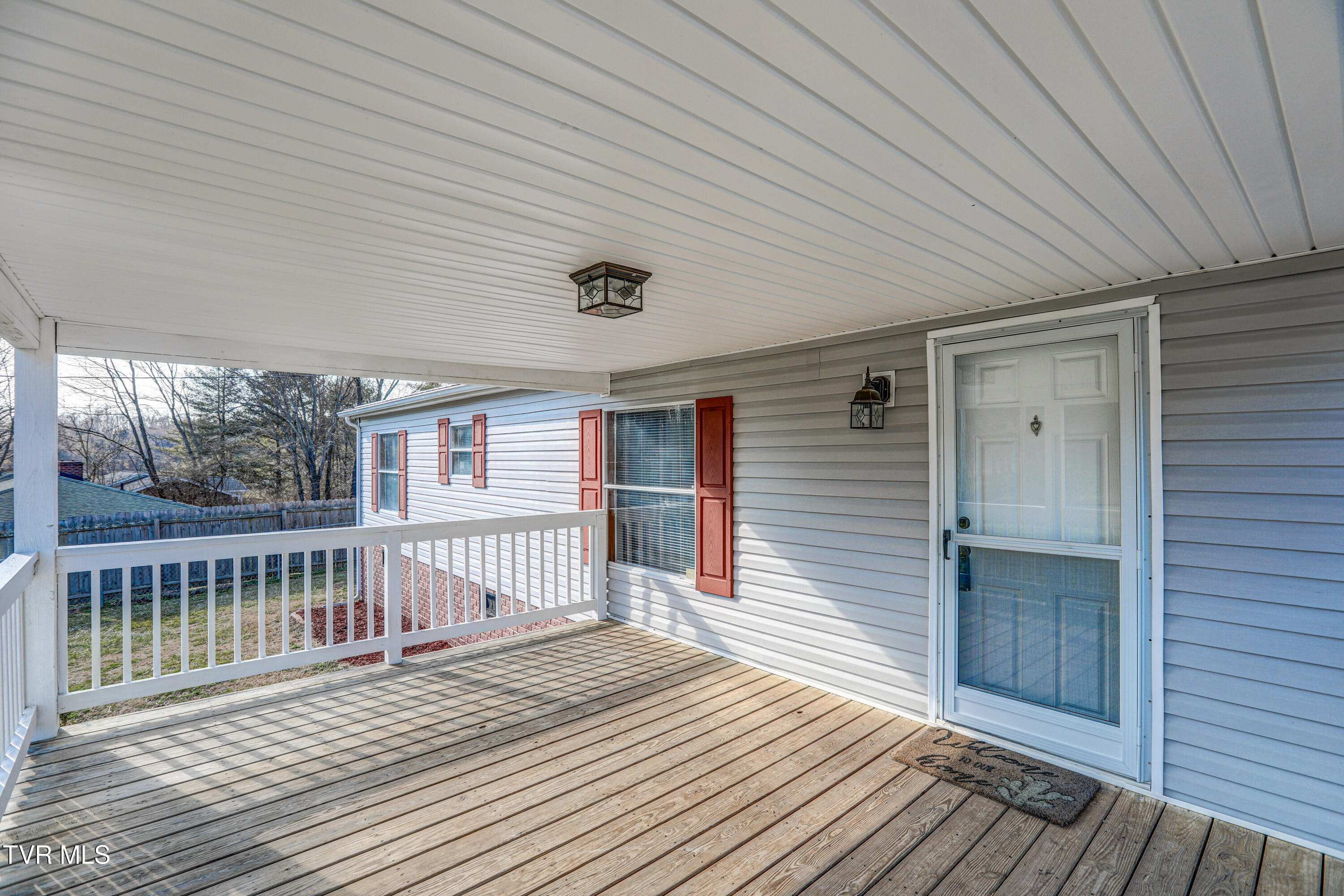 962 Meadow View Road Bristol, TN 37620 - Photo 7 of 38 B42A4689_90_91_92_93