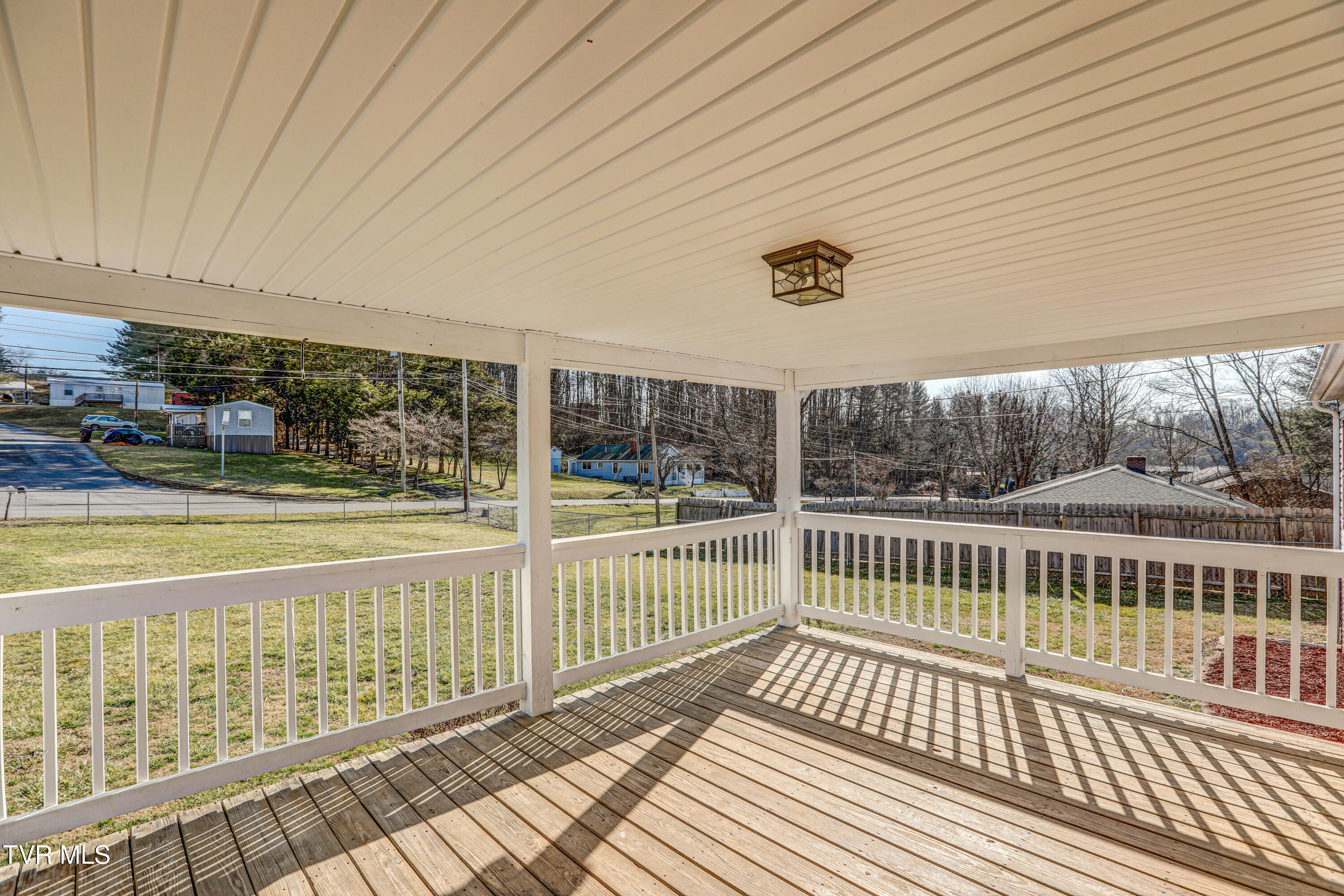 962 Meadow View Road Bristol, TN 37620 - Photo 8 of 38 B42A4694_5_6_7_8