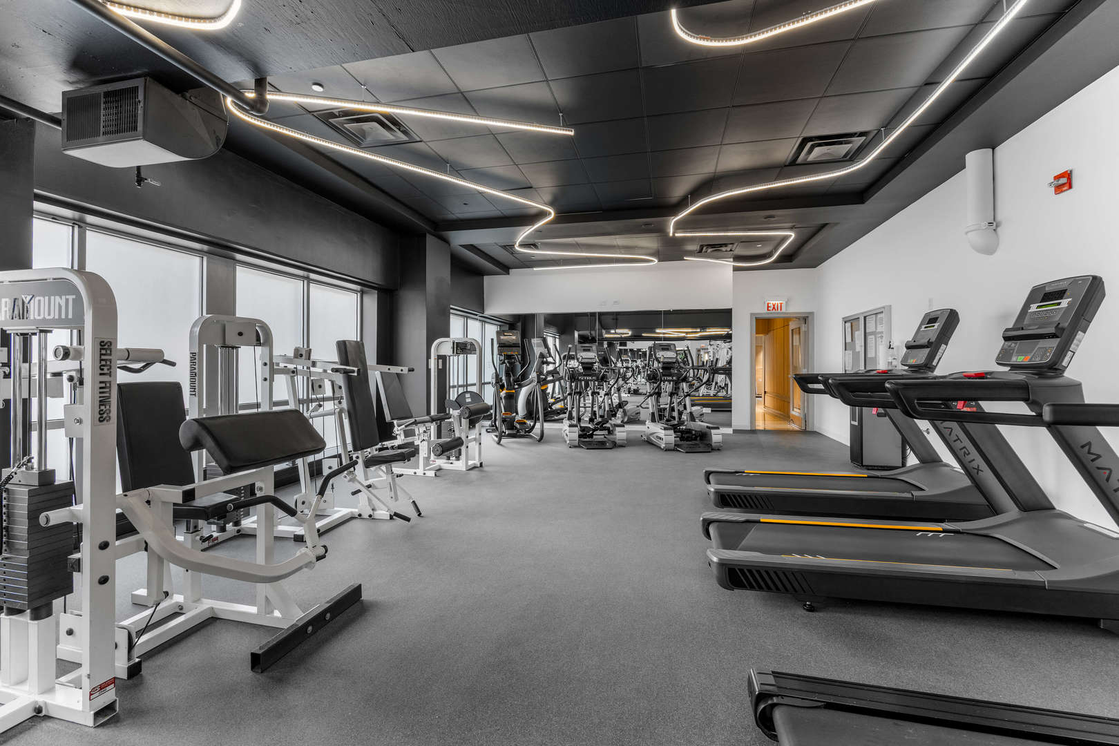 933 West Van Buren Street, Unit 910 Chicago, IL 60607 - Photo 2 of 6 a view of gym