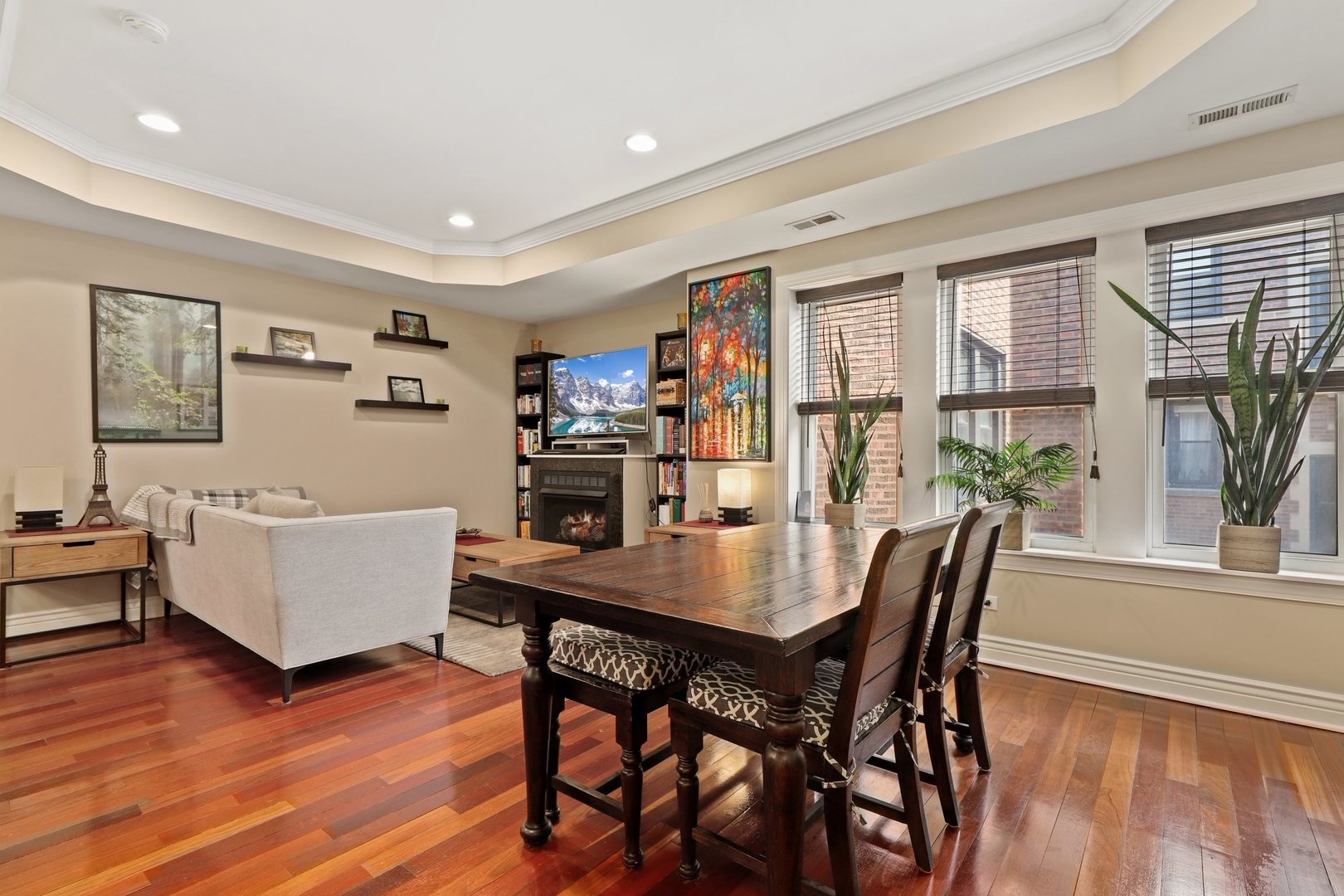 528 West Cornelia Avenue, Unit 2N Chicago, IL 60657 - Photo 5 of 19 a view of a dining room with furniture and wooden floor