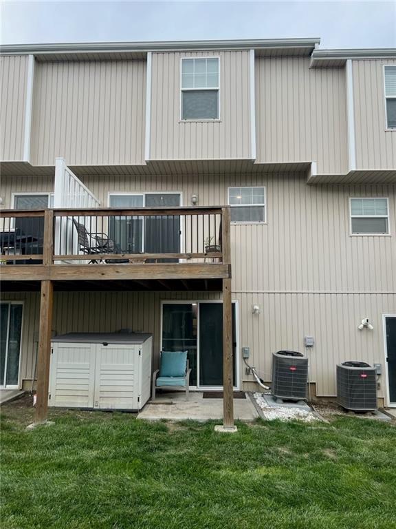 213 North Pointe Lane Raymore, MO 64083 - Photo 2 of 2
