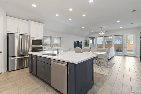 $469,900 | 149 Red Oak, Castroville, TX 78009