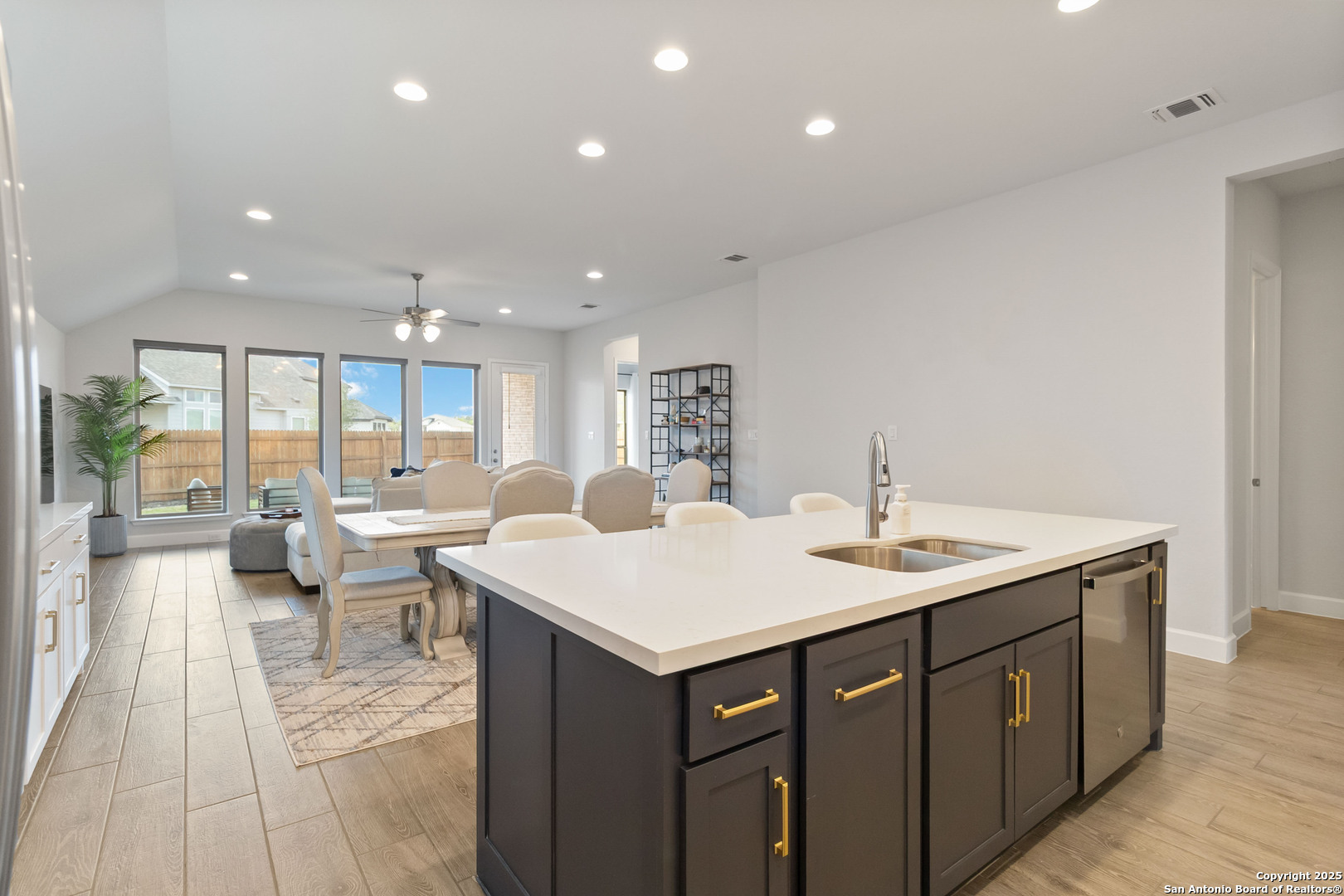 149 Red Oak Castroville, TX 78009 - Photo 12 of 29