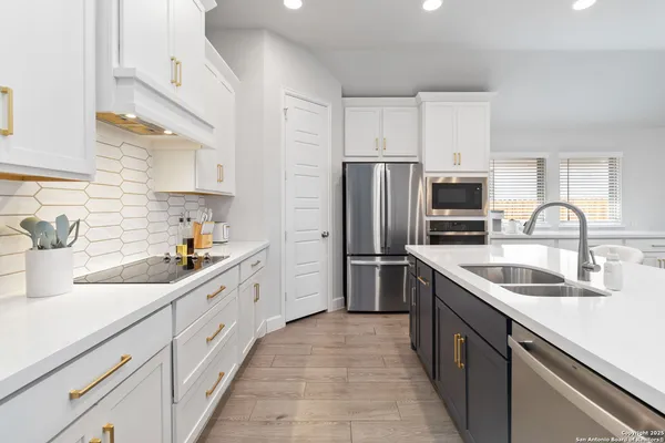 $469,900 | 149 Red Oak, Castroville, TX 78009