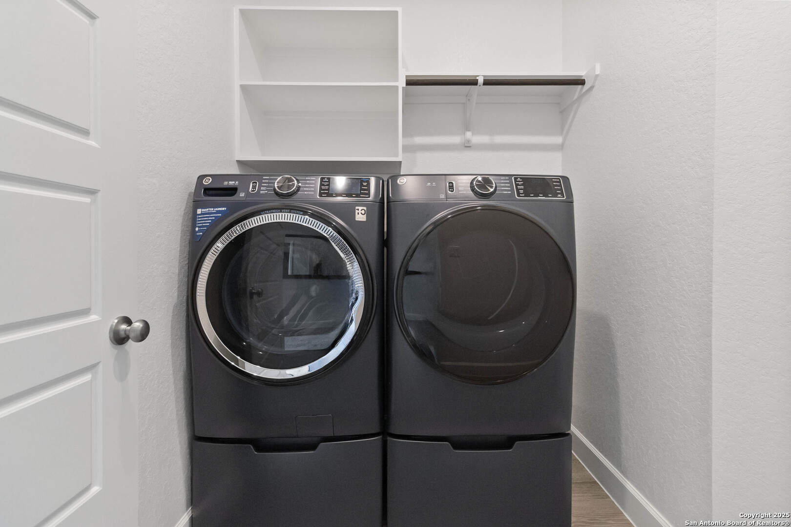 149 Red Oak Castroville, TX 78009 - Photo 15 of 16 a close up view of a washer and dryer